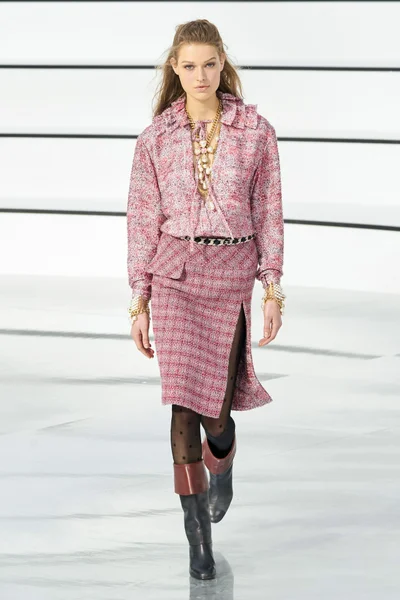 Look 28